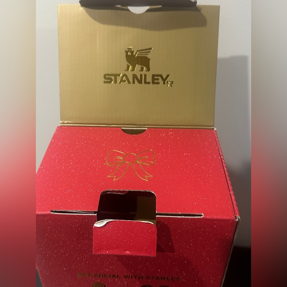 stanley 40oz scarlet tinsel - Picture 2 of 10